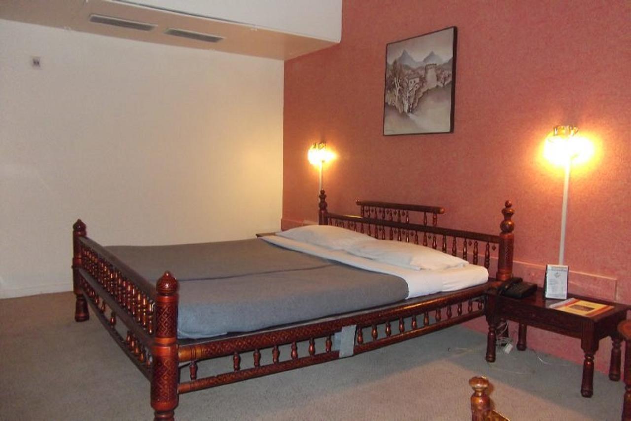 Hotel Bluehill Bhavnagar Exterior photo