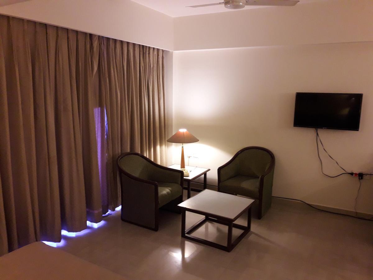 Hotel Bluehill Bhavnagar Exterior photo