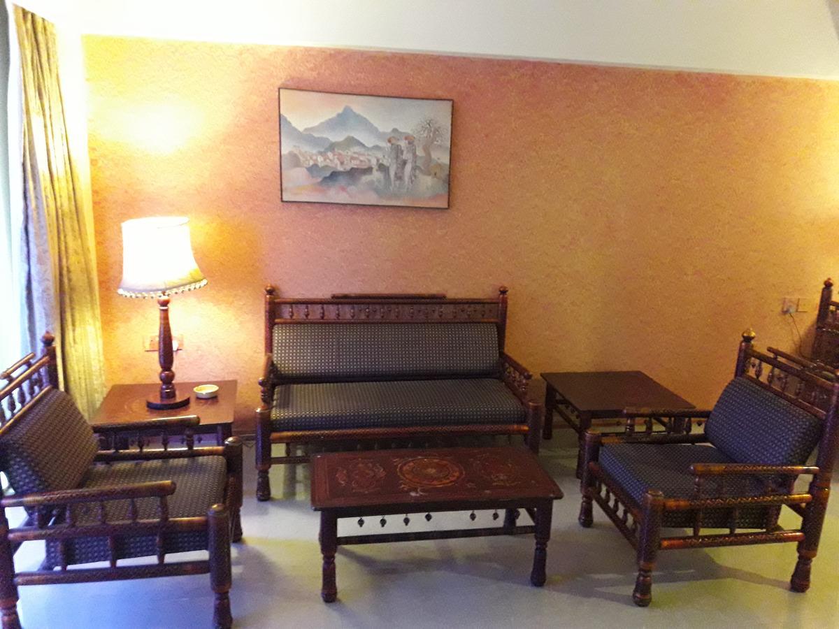 Hotel Bluehill Bhavnagar Exterior photo