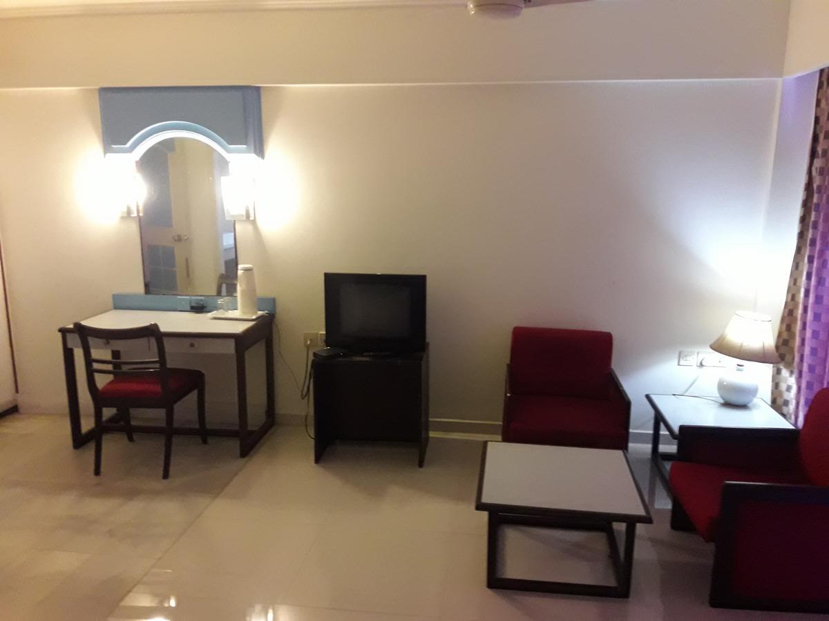 Hotel Bluehill Bhavnagar Exterior photo